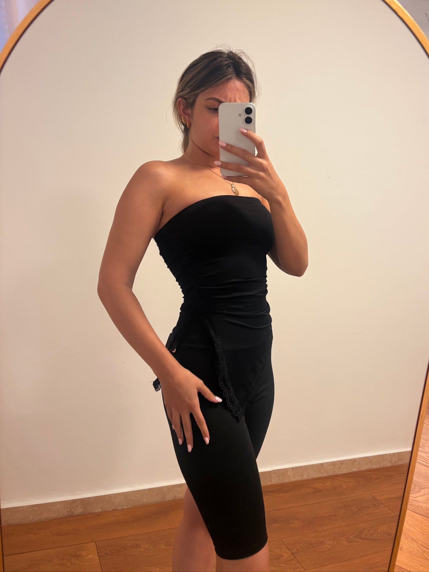 Top a fascia pizzo