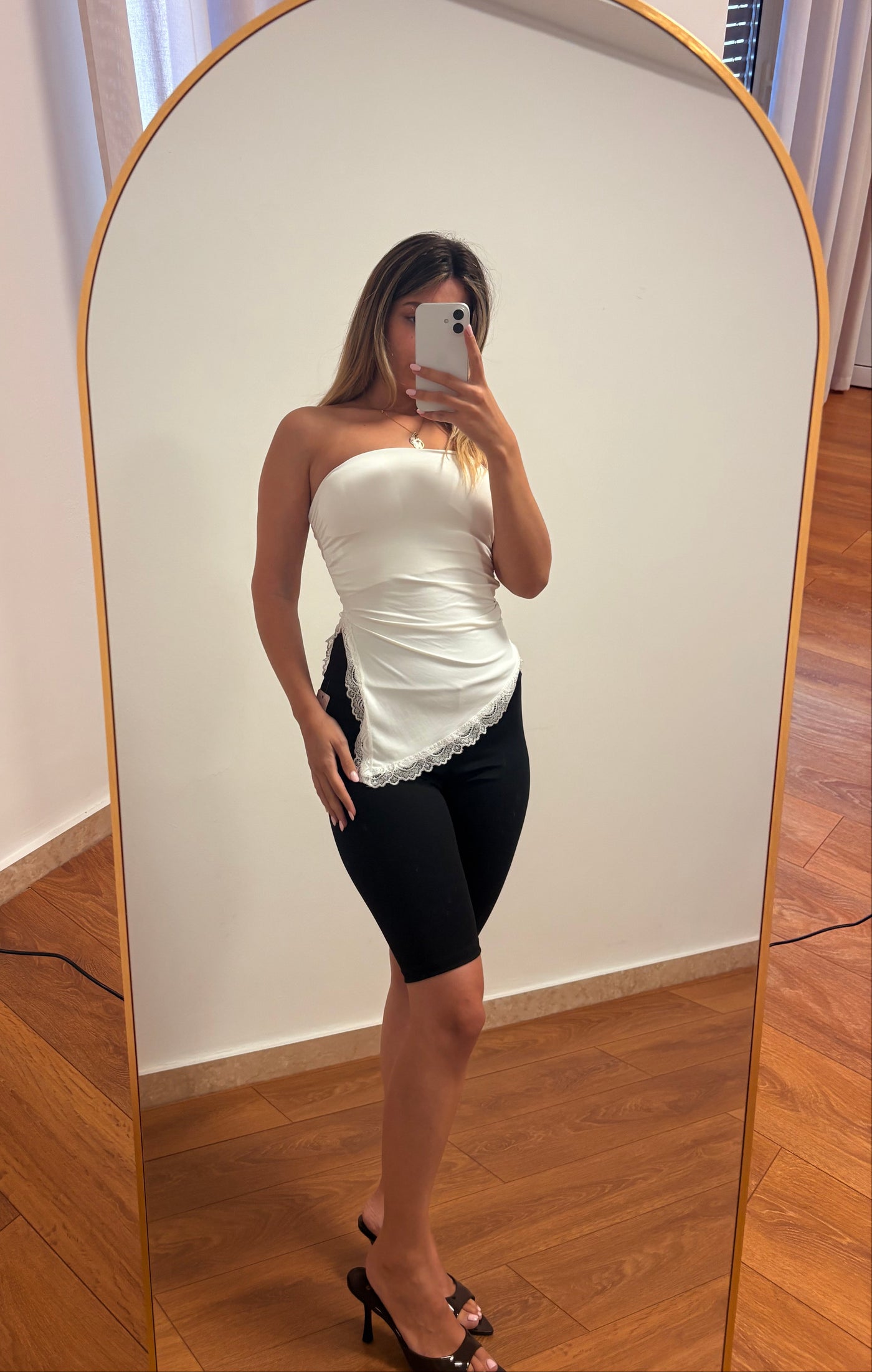 Top a fascia pizzo