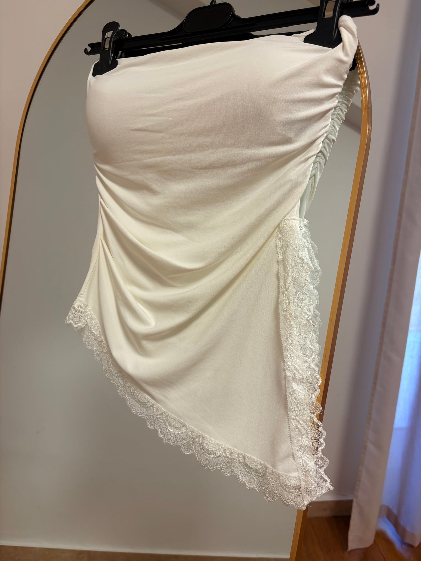 Top a fascia pizzo